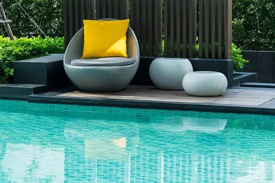 Best Ways To Place Furniture Around A Pool