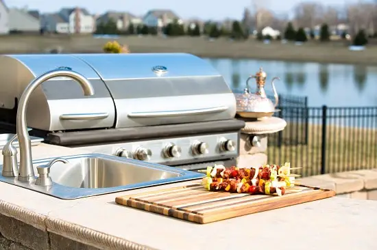 Do Outdoor Kitchens Need Hot Water