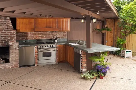 Can An Outdoor Kitchen Be Enclosed